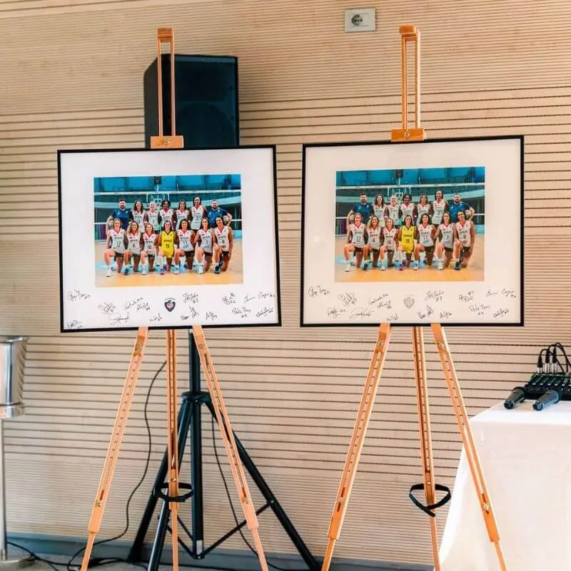 immagine foto della squadra autografate